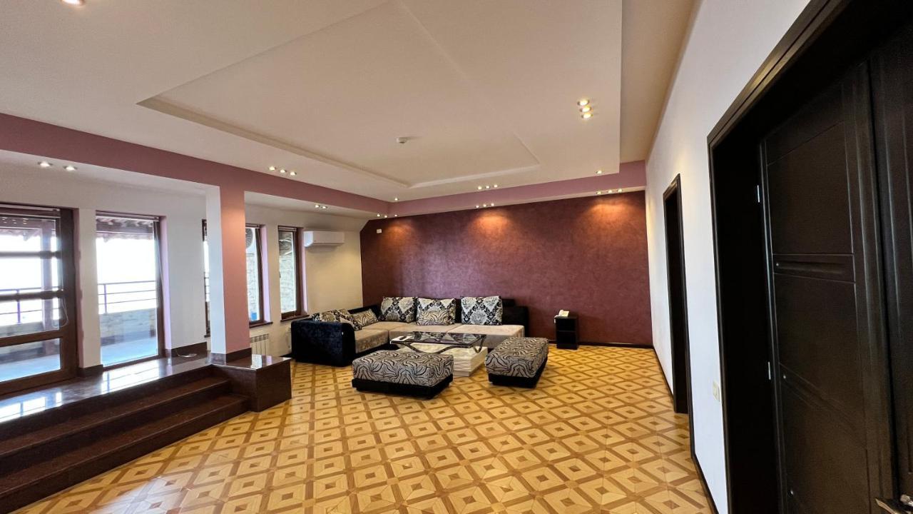 Grand Hills Hotel